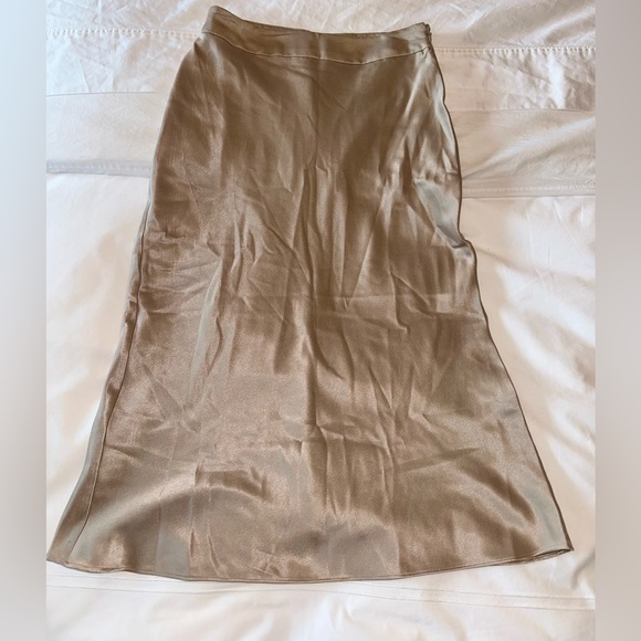 New BCBG generation size 0 gold midi skirt - Picture 3 of 3